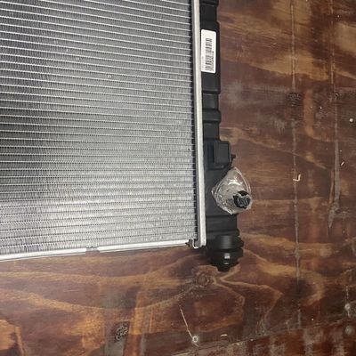 Radiador de condensador de tanque de agua de plástico de aluminio Maxus EV30 ASM OE C00122258