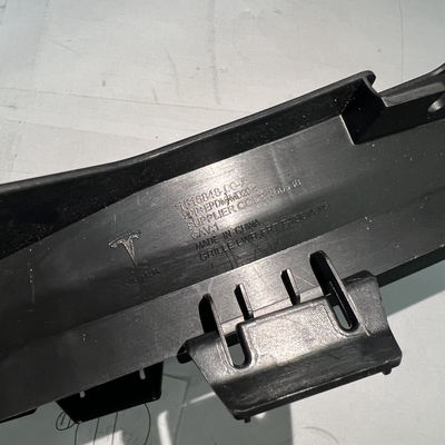 Grilla de plástico de 8*102*14 cm para el Tesla Modelo 3 Parachoques delanteros 1085927-00-C Material superior