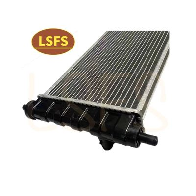 El motor MAXUS SAIC tiene un tanque de agua con condensador radiador para D90 T60 T70 T90 OE C00100234/C00144824